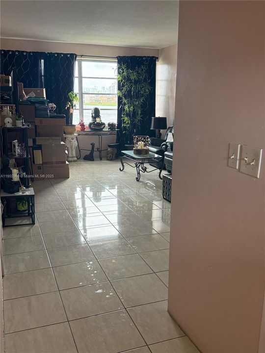 For Sale: $134,000 (1 beds, 1 baths, 793 Square Feet)