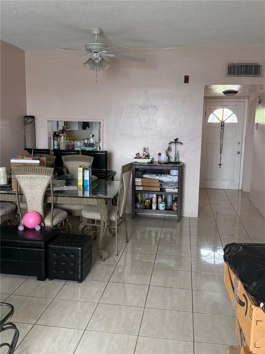 For Sale: $134,000 (1 beds, 1 baths, 793 Square Feet)