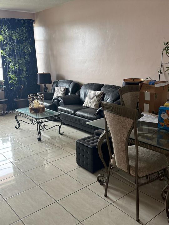 For Sale: $134,000 (1 beds, 1 baths, 793 Square Feet)