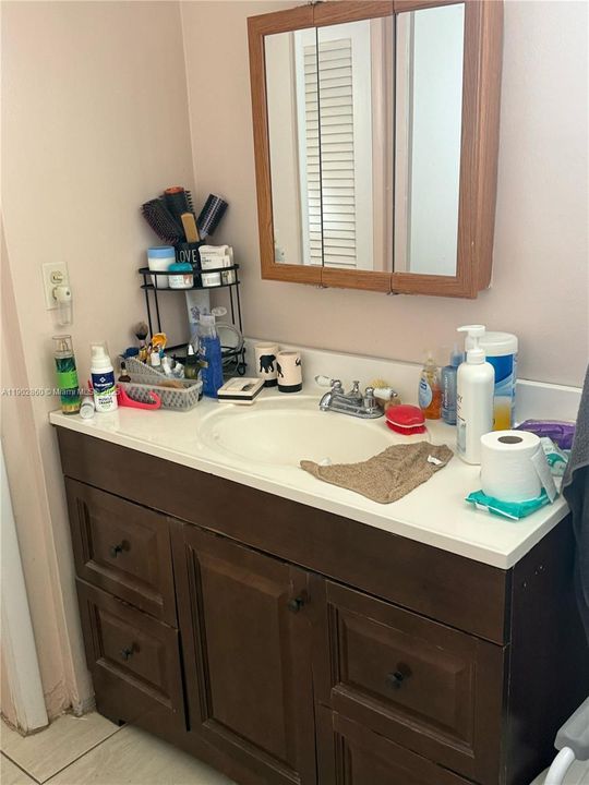 For Sale: $134,000 (1 beds, 1 baths, 793 Square Feet)