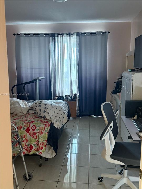 For Sale: $134,000 (1 beds, 1 baths, 793 Square Feet)