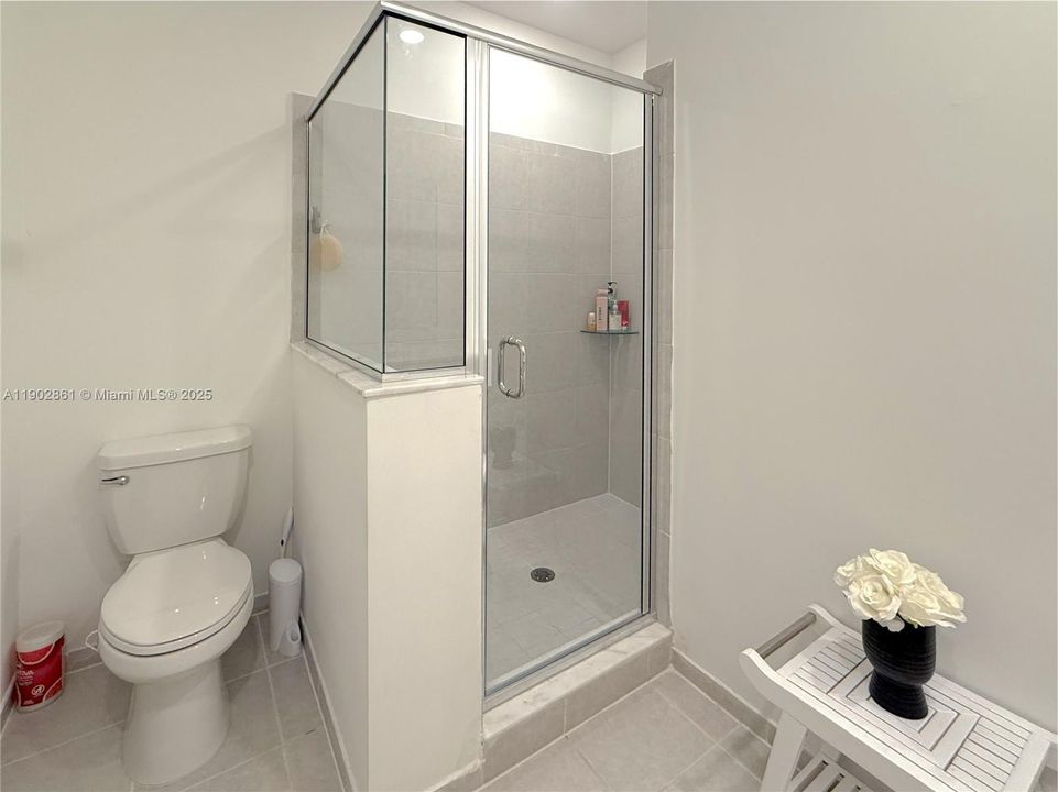 For Rent: $3,200 (4 beds, 2 baths, 1820 Square Feet)