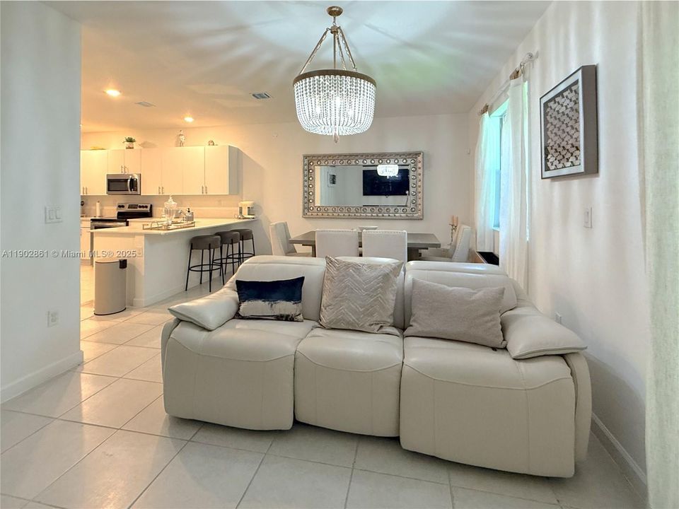 For Rent: $3,200 (4 beds, 2 baths, 1820 Square Feet)