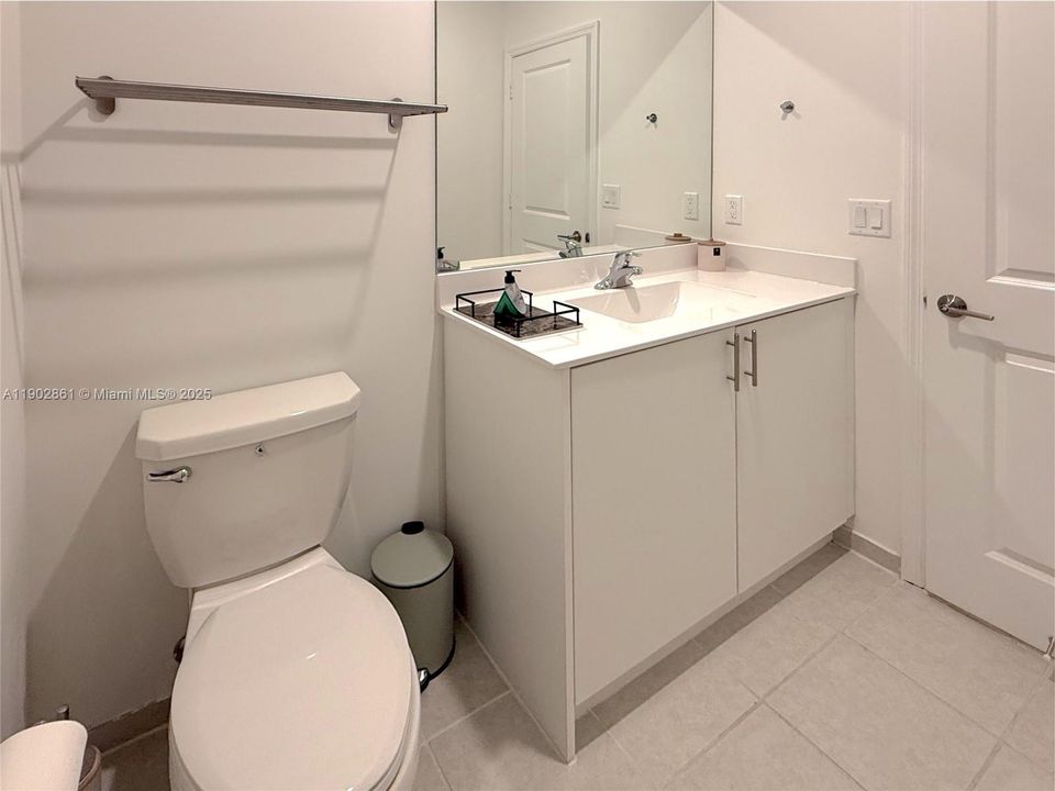 For Rent: $3,200 (4 beds, 2 baths, 1820 Square Feet)