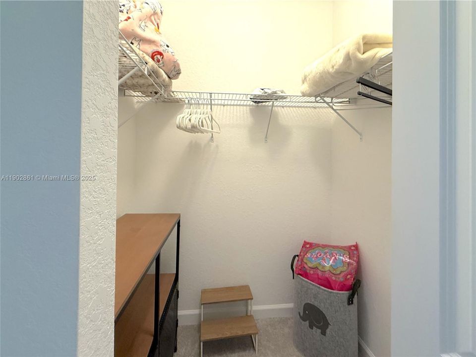 For Rent: $3,200 (4 beds, 2 baths, 1820 Square Feet)