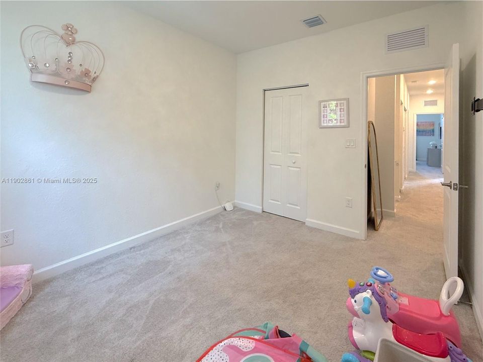 For Rent: $3,200 (4 beds, 2 baths, 1820 Square Feet)