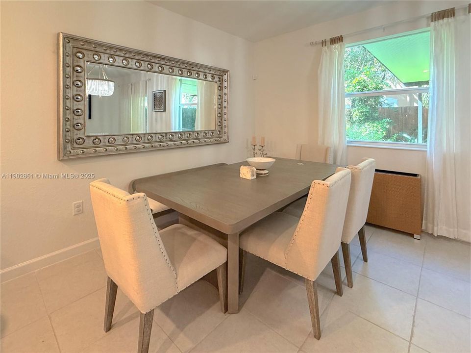 For Rent: $3,200 (4 beds, 2 baths, 1820 Square Feet)