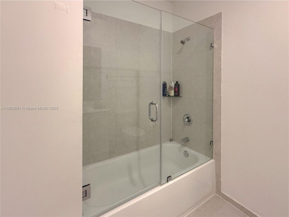 For Rent: $3,200 (4 beds, 2 baths, 1820 Square Feet)