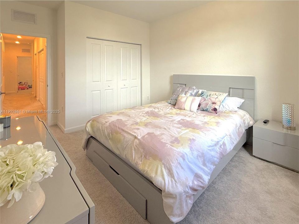 For Rent: $3,200 (4 beds, 2 baths, 1820 Square Feet)