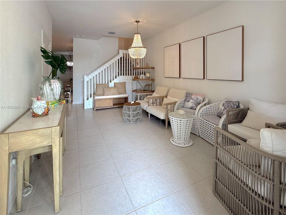 For Rent: $3,200 (4 beds, 2 baths, 1820 Square Feet)