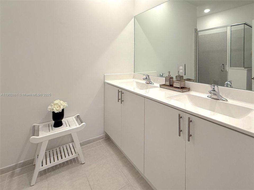 For Rent: $3,200 (4 beds, 2 baths, 1820 Square Feet)