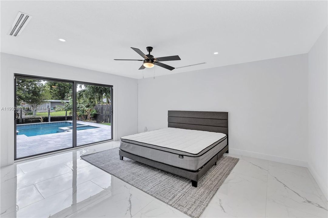 For Sale: $1,395,000 (3 beds, 2 baths, 1939 Square Feet)