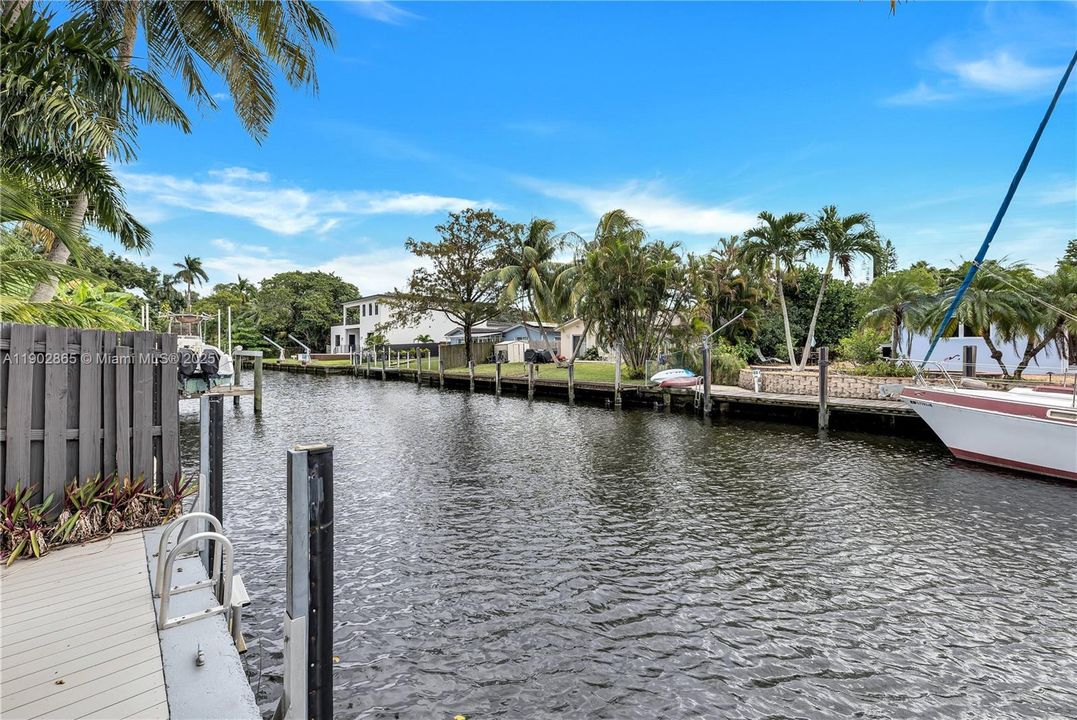 For Sale: $1,395,000 (3 beds, 2 baths, 1939 Square Feet)