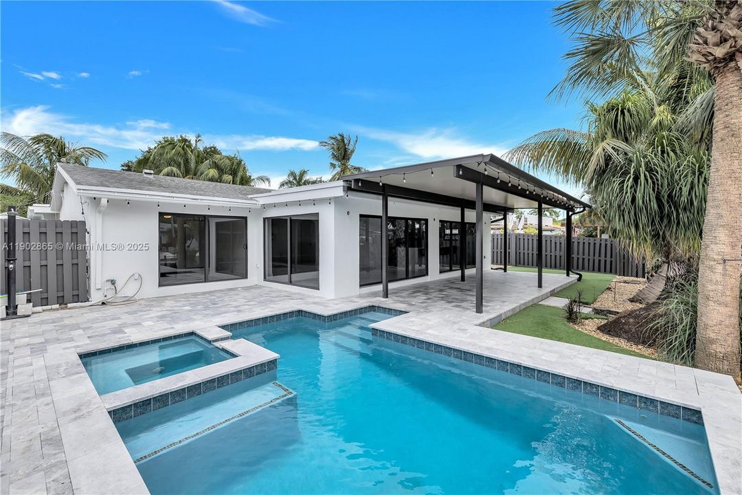 For Sale: $1,395,000 (3 beds, 2 baths, 1939 Square Feet)