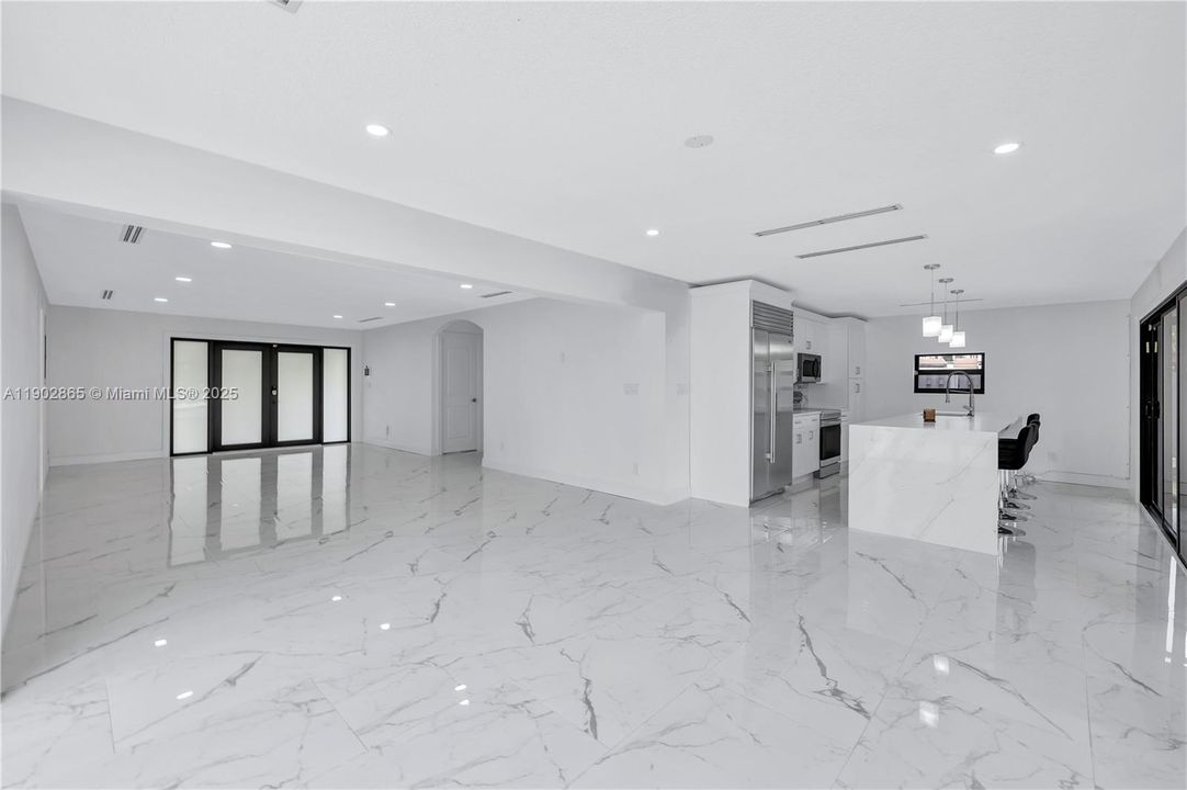 For Sale: $1,395,000 (3 beds, 2 baths, 1939 Square Feet)