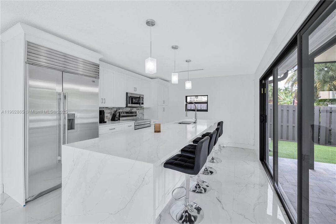 For Sale: $1,395,000 (3 beds, 2 baths, 1939 Square Feet)