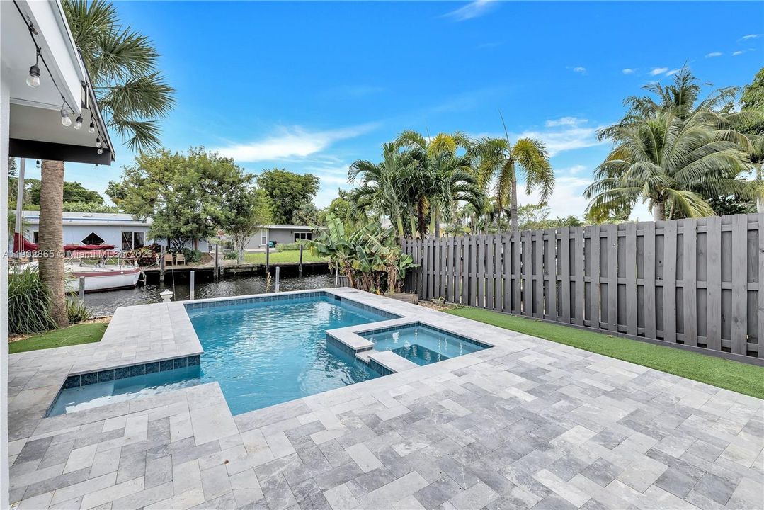 For Sale: $1,395,000 (3 beds, 2 baths, 1939 Square Feet)