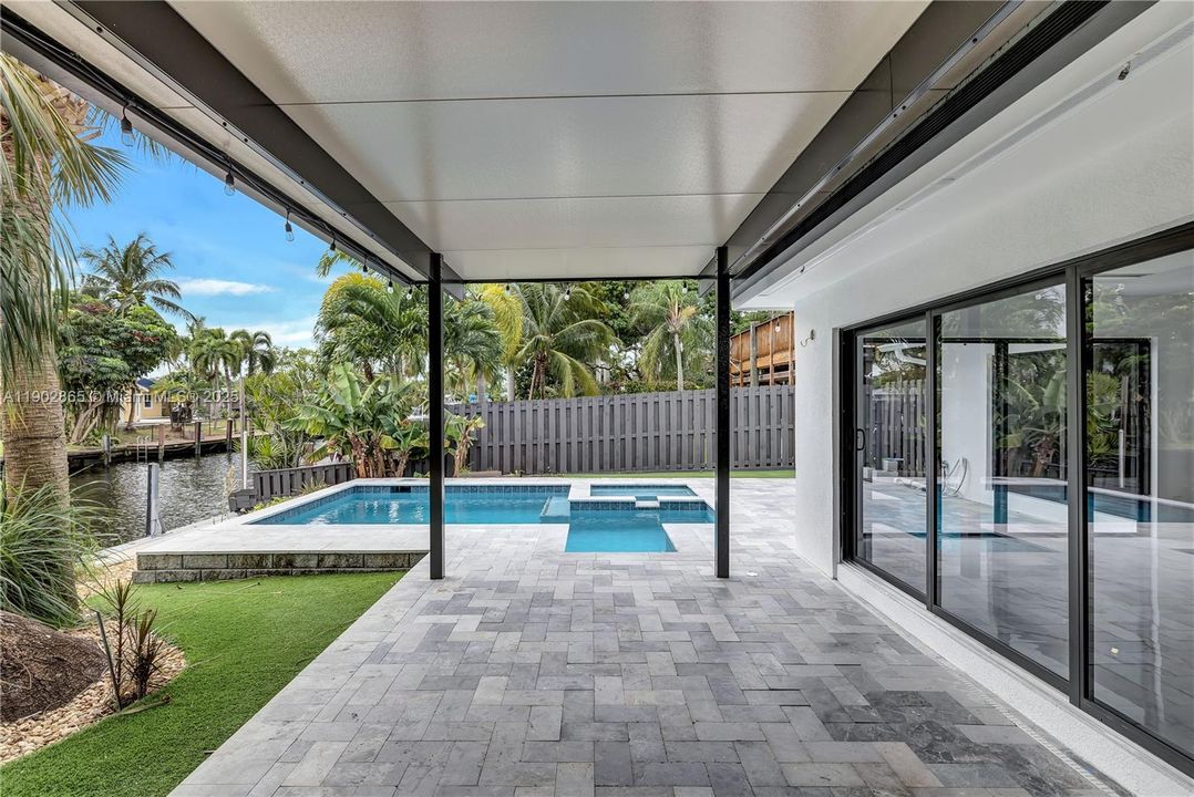 For Sale: $1,395,000 (3 beds, 2 baths, 1939 Square Feet)