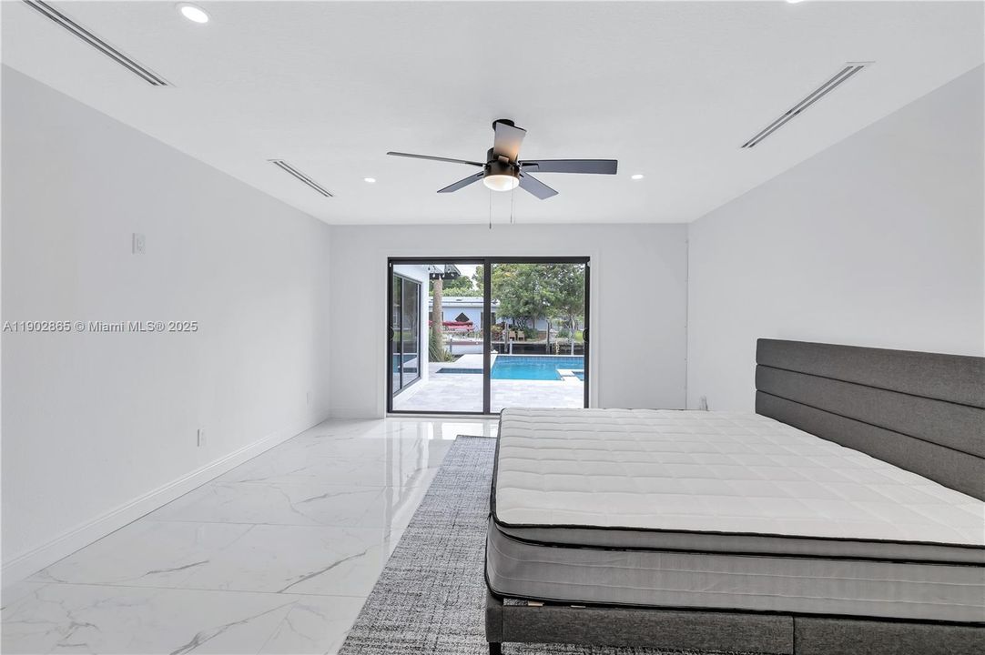 For Sale: $1,395,000 (3 beds, 2 baths, 1939 Square Feet)