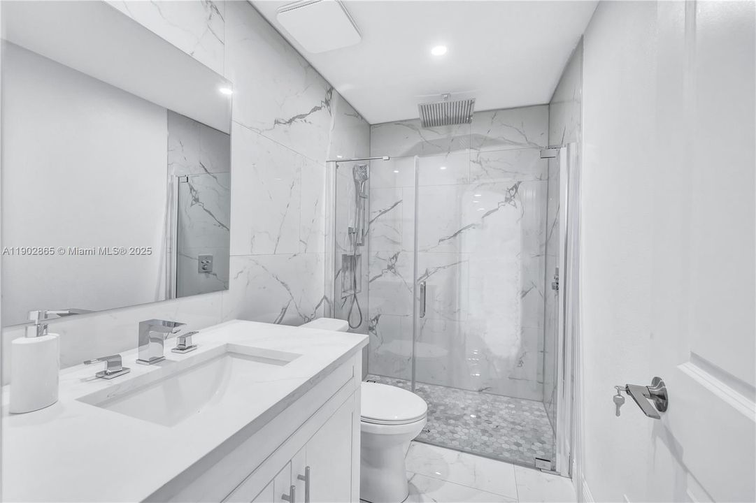 For Sale: $1,395,000 (3 beds, 2 baths, 1939 Square Feet)