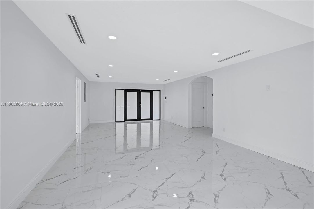 For Sale: $1,395,000 (3 beds, 2 baths, 1939 Square Feet)