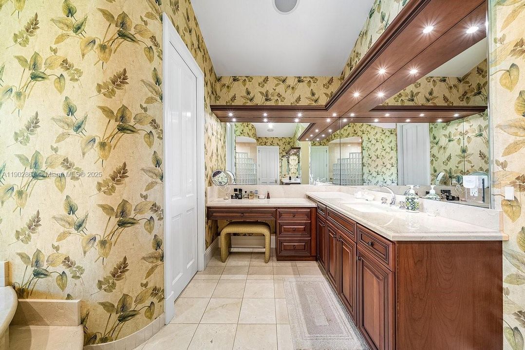 Active With Contract: $5,200,000 (3 beds, 3 baths, 4393 Square Feet)