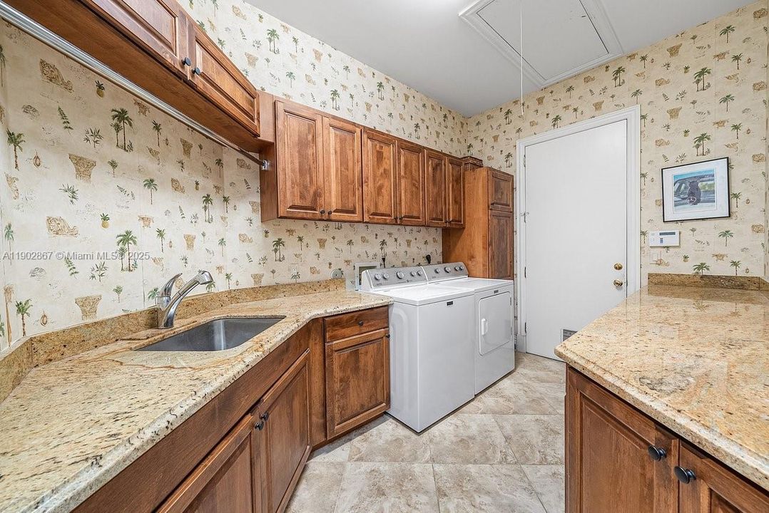 Active With Contract: $5,200,000 (3 beds, 3 baths, 4393 Square Feet)