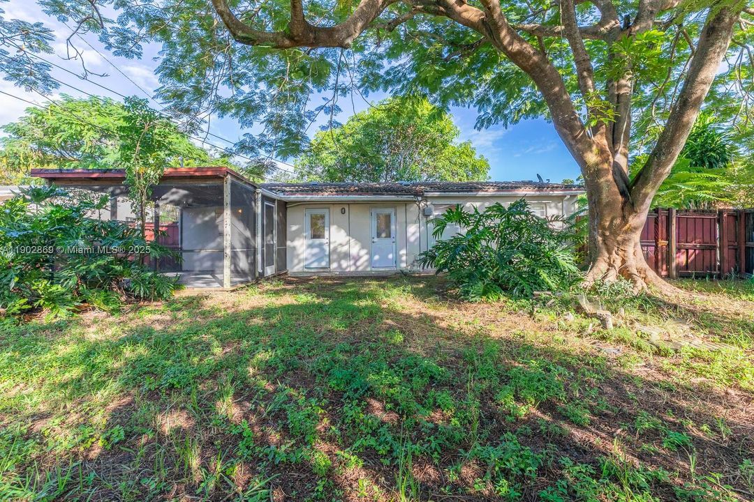 For Rent: $3,395 (3 beds, 2 baths, 1012 Square Feet)