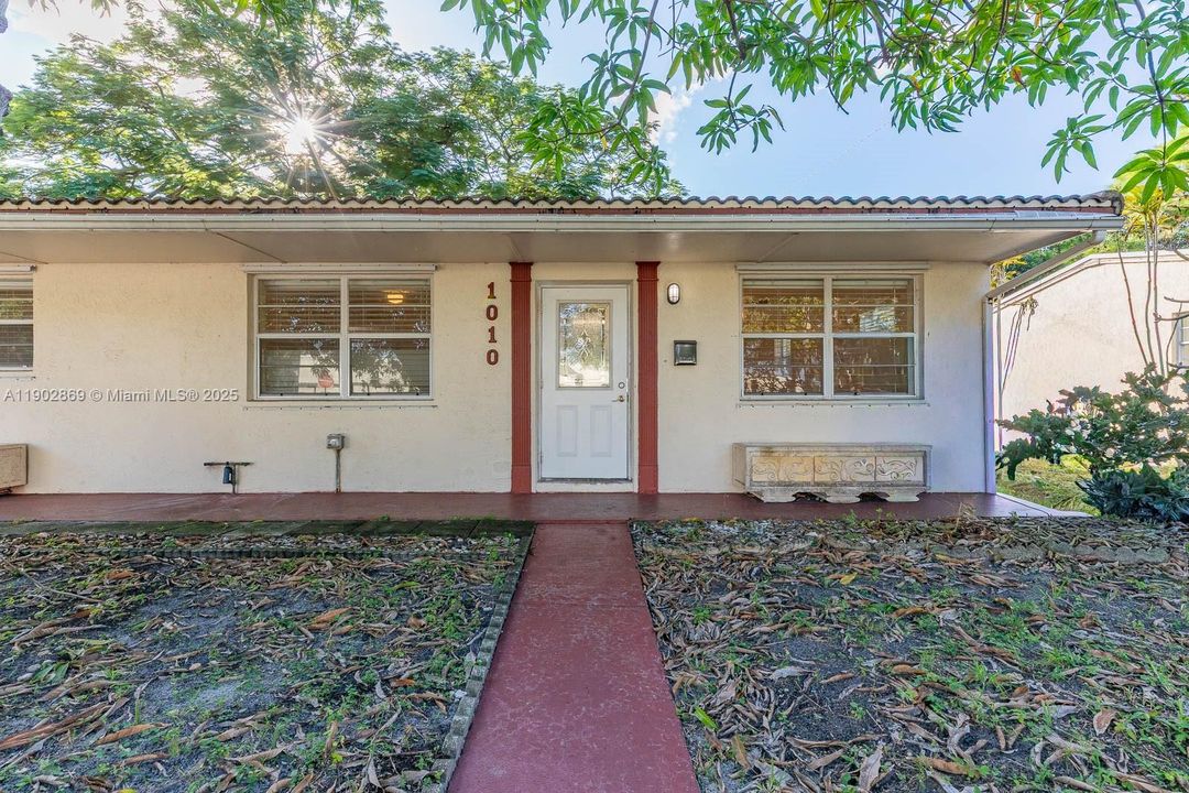 For Rent: $3,395 (3 beds, 2 baths, 1012 Square Feet)