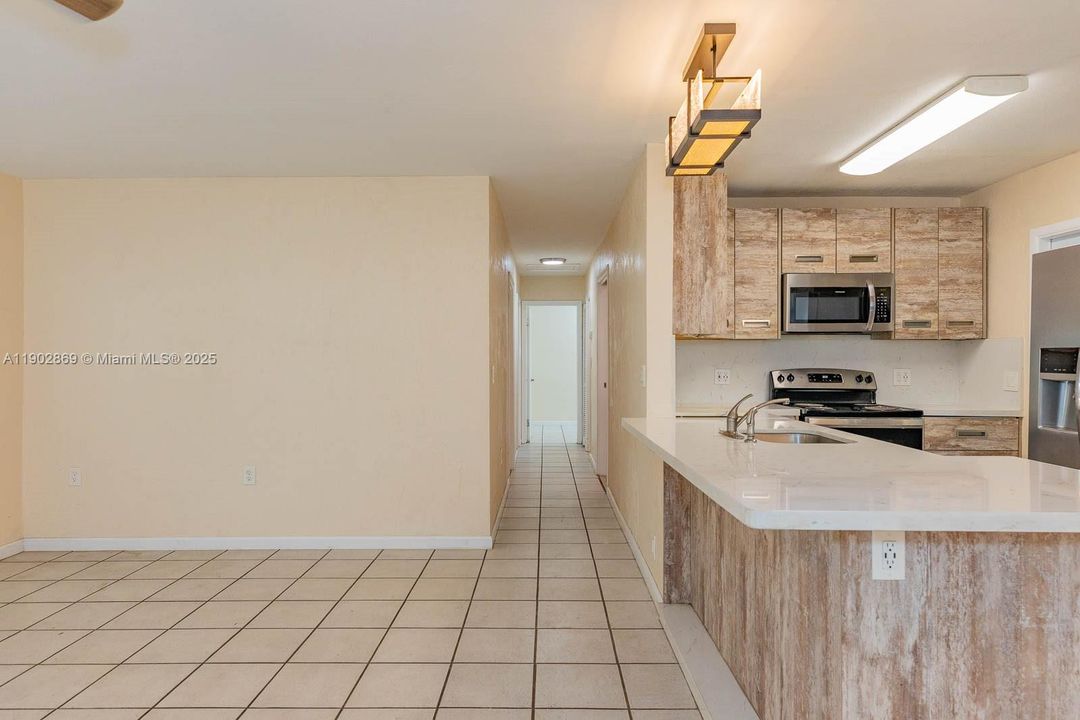 For Rent: $3,395 (3 beds, 2 baths, 1012 Square Feet)