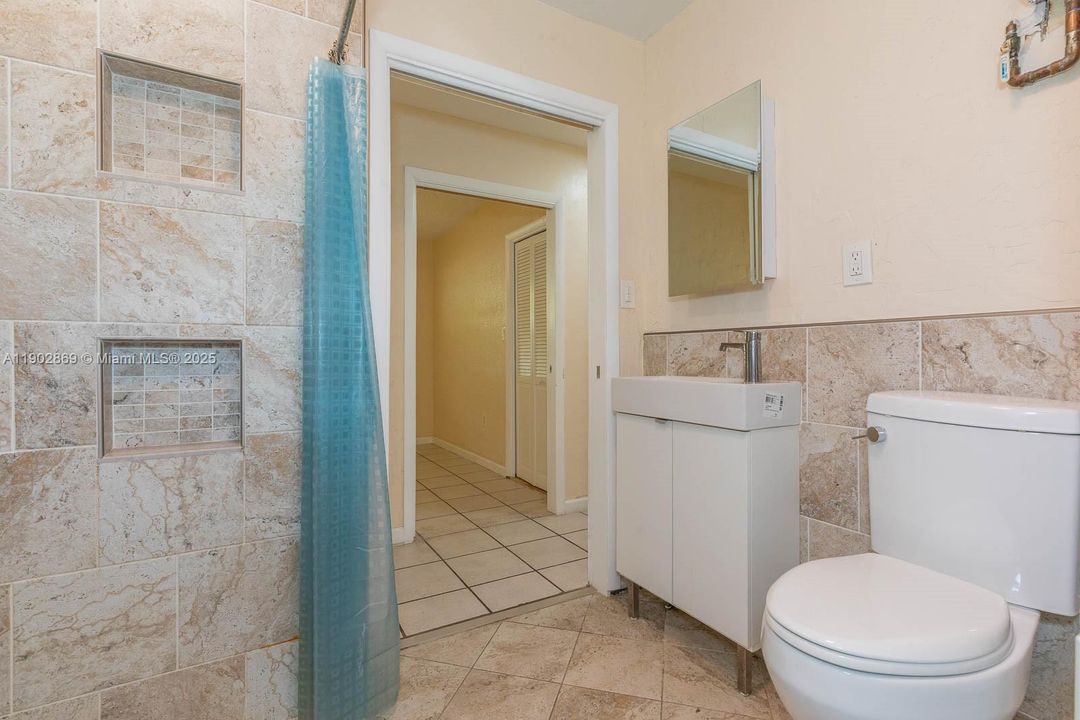 For Rent: $3,395 (3 beds, 2 baths, 1012 Square Feet)