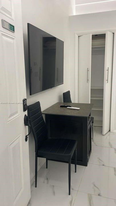 For Rent: $1,400 (0 beds, 1 baths, 0 Square Feet)