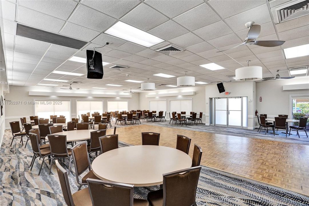 出租: $1,750 (2 贝兹, 2 浴室, 1148 平方英尺)