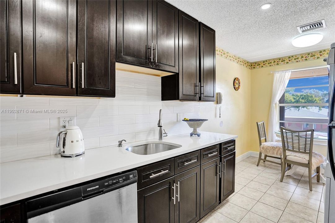 出租: $1,750 (2 贝兹, 2 浴室, 1148 平方英尺)