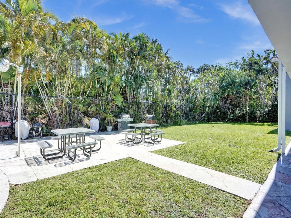 Recently Rented: $1,695 (1 beds, 1 baths, 0 Square Feet)