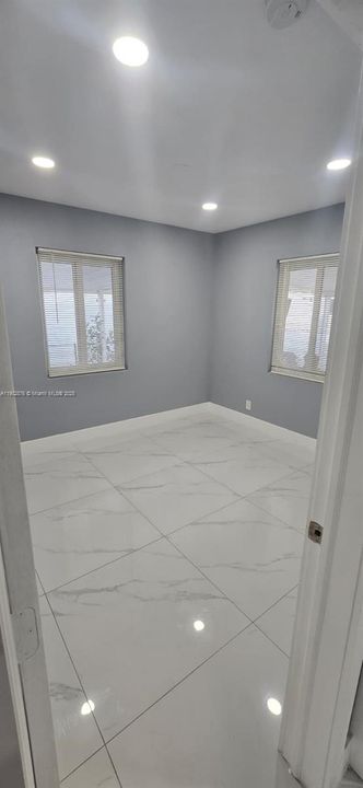 Active With Contract: $2,600 (2 beds, 1 baths, 1107 Square Feet)