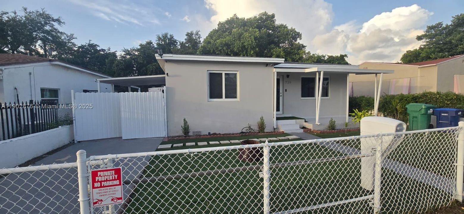 Active With Contract: $2,600 (2 beds, 1 baths, 1107 Square Feet)