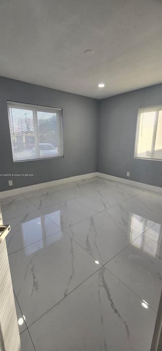 Active With Contract: $2,600 (2 beds, 1 baths, 1107 Square Feet)