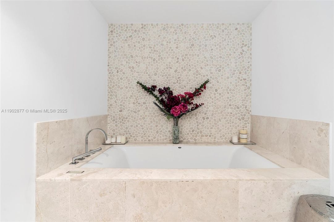 For Sale: $2,448,000 (2 beds, 3 baths, 1487 Square Feet)