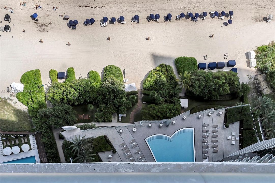 For Sale: $2,448,000 (2 beds, 3 baths, 1487 Square Feet)