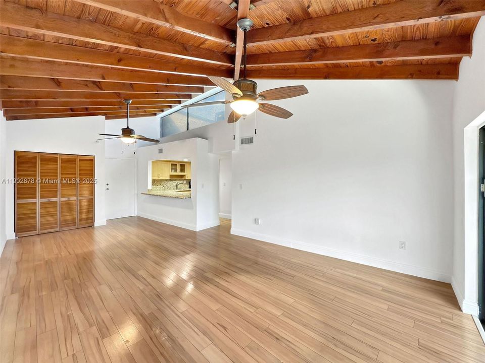 For Sale: $625,000 (2 beds, 2 baths, 1038 Square Feet)