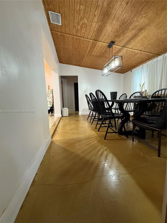 For Rent: $4,350 (4 beds, 2 baths, 1646 Square Feet)