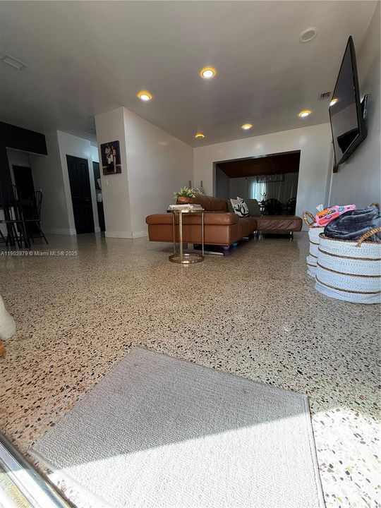 For Rent: $4,350 (4 beds, 2 baths, 1646 Square Feet)