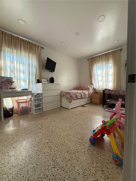 For Rent: $4,350 (4 beds, 2 baths, 1646 Square Feet)