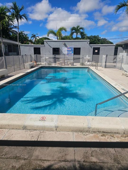 Recently Rented: $1,925 (1 beds, 1 baths, 535 Square Feet)