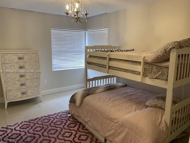 出租: $8,000 (4 贝兹, 2 浴室, 2421 平方英尺)