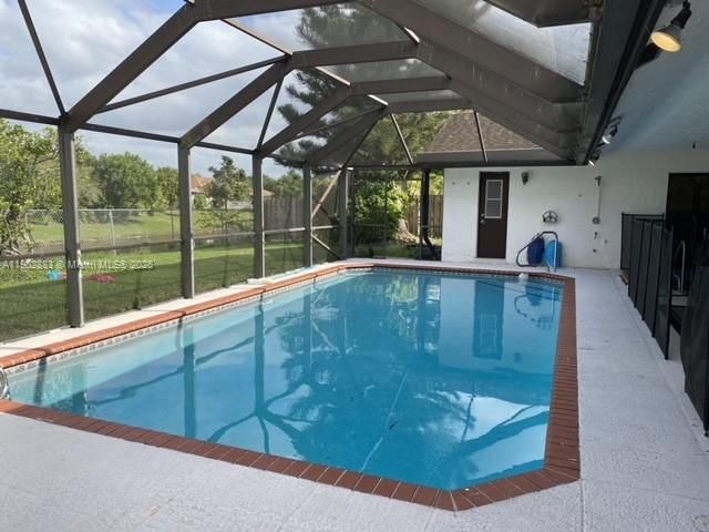 出租: $8,000 (4 贝兹, 2 浴室, 2421 平方英尺)