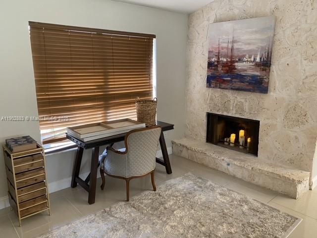 出租: $8,000 (4 贝兹, 2 浴室, 2421 平方英尺)