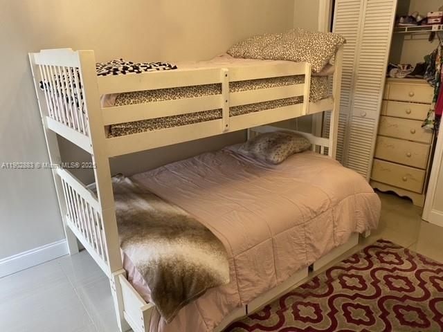 出租: $8,000 (4 贝兹, 2 浴室, 2421 平方英尺)