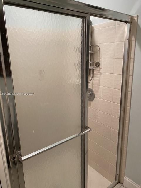 出租: $8,000 (4 贝兹, 2 浴室, 2421 平方英尺)